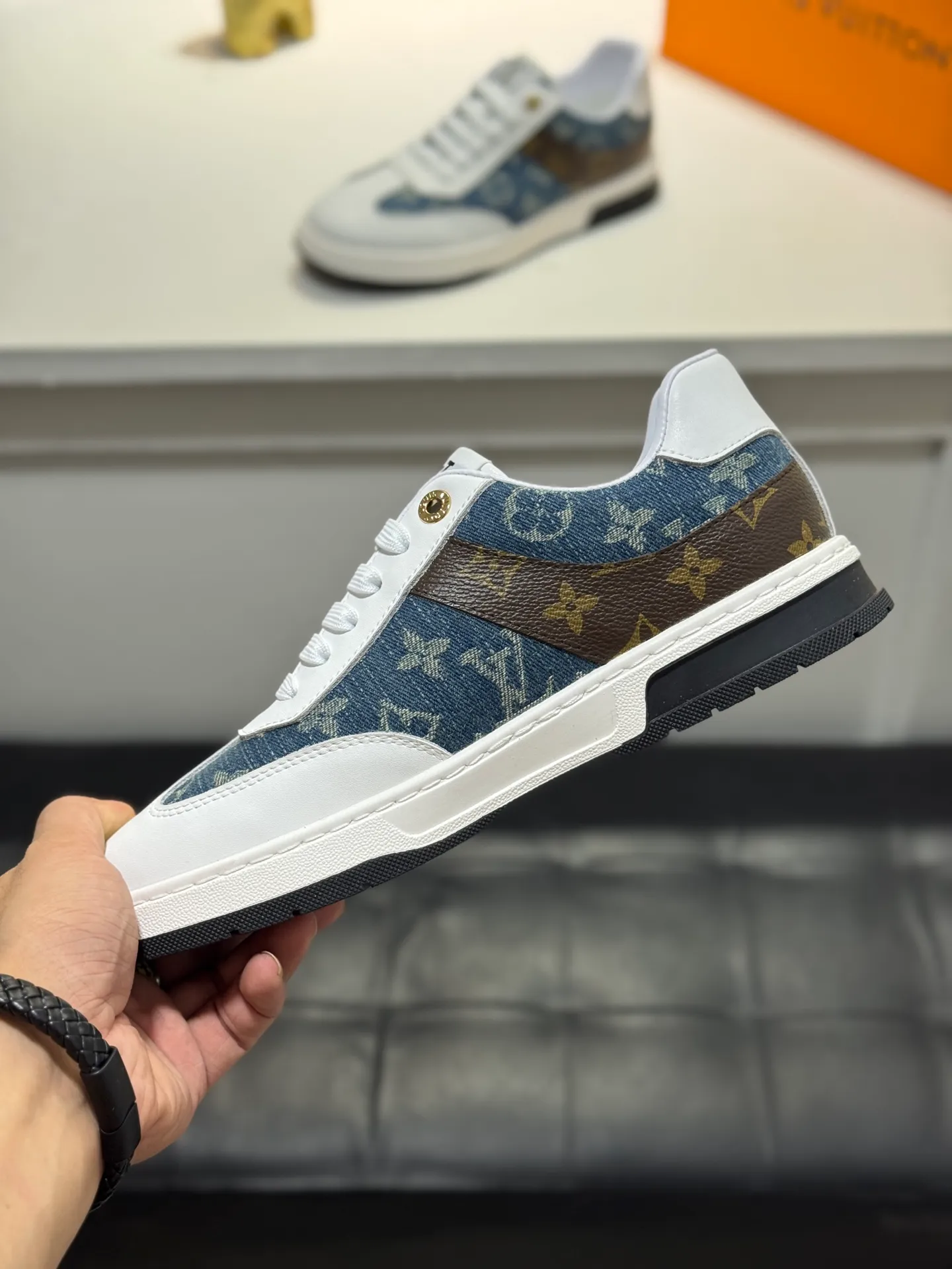 Men's shoes 💰400 [New style] 🐛🐛Top original order - Louis Vuitton®️ Trendy and fashionable yet low-key men's casual shoes, uppers made of LV denim spliced ​​with cowhide, comfortable and breathable, sheepskin lining, original rubber outsole, two colors available ~ a must-have for stylish men. Size: 38-44 (45 customized